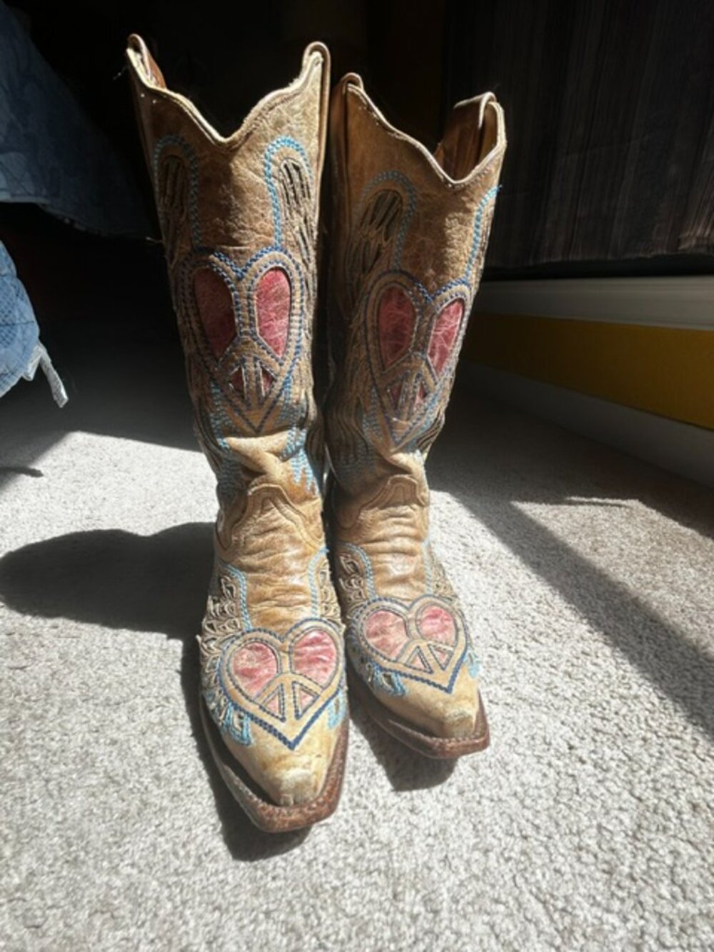 Corral A1976 Ladies Fancy Inlay Wings & Hearts Western Boots size 5.5 M Snip Toe